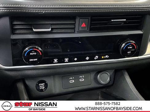 Used 2024 Nissan Rogue SV image 29