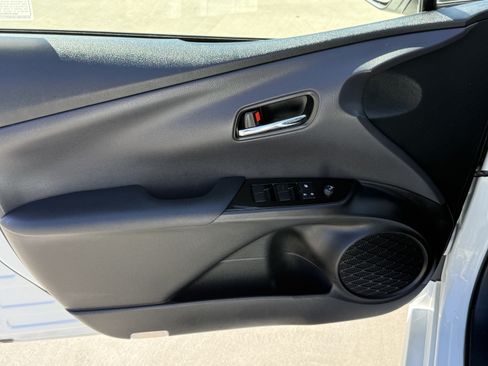 Used 2021 Toyota Prius LE w/ Carpet Mat Package (TMS) AWD/4WD image 18