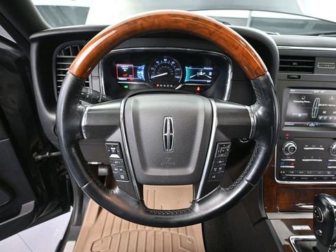 Used 2015 Lincoln Navigator 4WD image 24