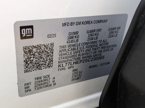 Used 2025 Chevrolet Trax LT w/ LT Convenience Package FWD image 32