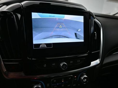 Used 2021 Chevrolet Traverse LT FWD image 18