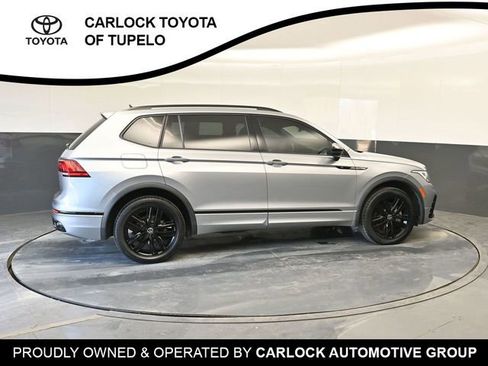 Used 2022 Volkswagen Tiguan SE R-Line image 4