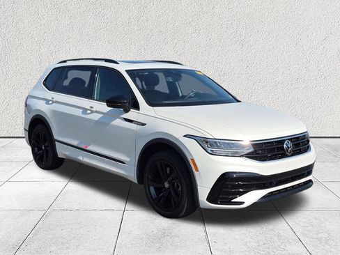 Used 2023 Volkswagen Tiguan SE R-Line FWD image 1