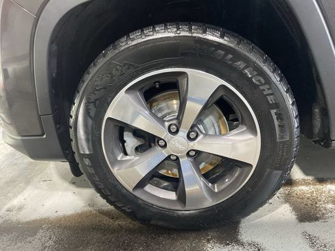 Used 2019 Jeep Cherokee Limited AWD/4WD image 33