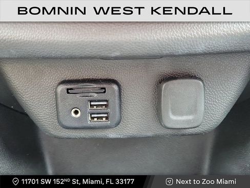 Used 2022 Chevrolet Traverse RS image 21