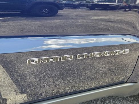 Used 2017 Jeep Grand Cherokee Limited RWD image 11