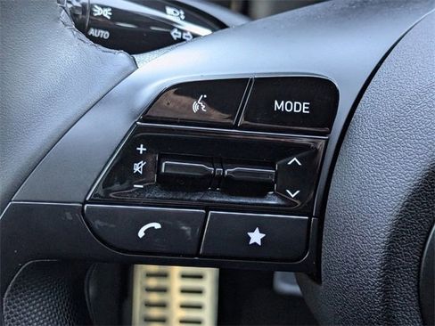 Used 2025 Hyundai Elantra Sport image 28