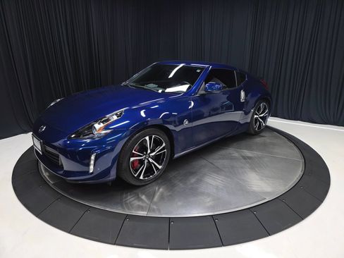 Used 2020 Nissan 370Z NISMO RWD image 9