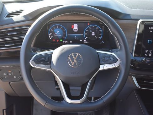 Used 2025 Volkswagen Atlas SE w/ Panoramic Sunroof Package FWD image 21