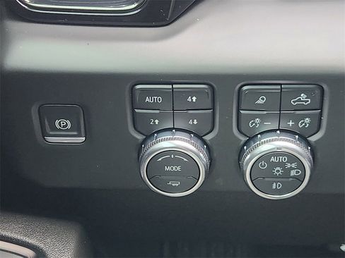 Used 2024 GMC Sierra 1500 AT4 w/ Technology Package image 30