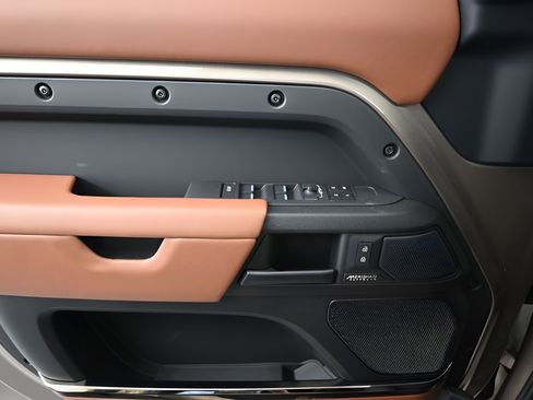New 2026 Land Rover Defender 110 AWD/4WD image 12