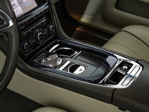 Used 2012 Jaguar XJ L image 22