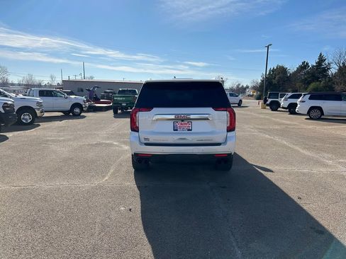 Used 2023 GMC Yukon XL Denali image 4