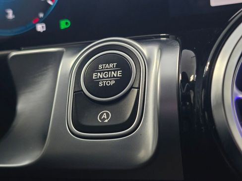 Used 2021 Mercedes-Benz GLB 250 4MATIC w/ Premium Package image 42