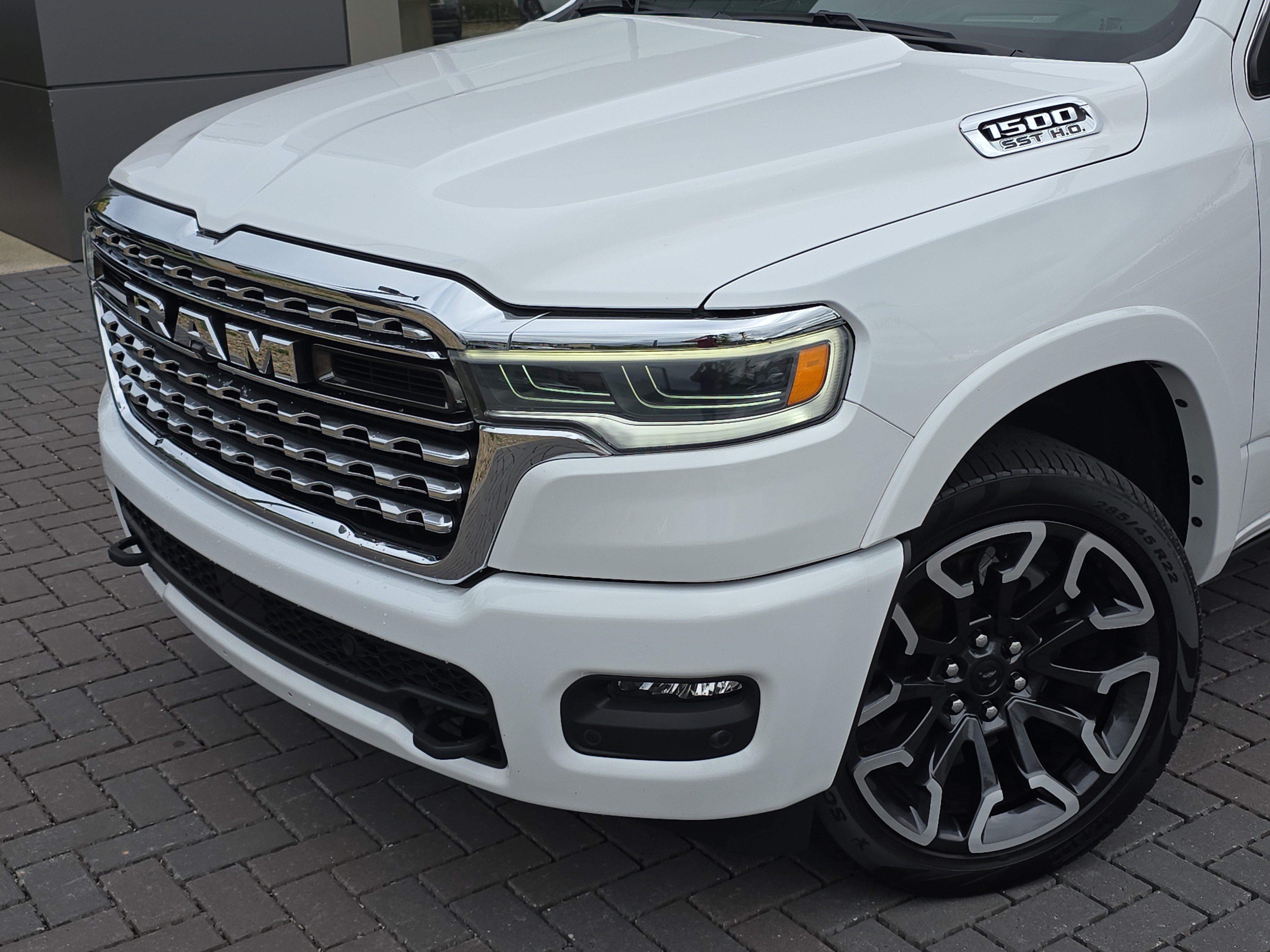 Used 2025 RAM 1500 Limited AWD/4WD image 10