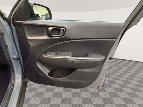 Certified 2022 Hyundai Venue Limited FWD image 14