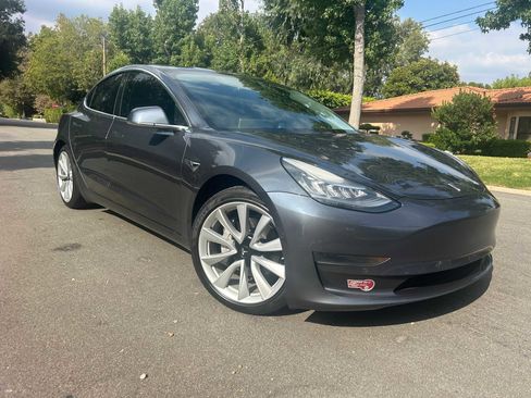 Used 2020 Tesla Model 3 Standard Range Plus image 1