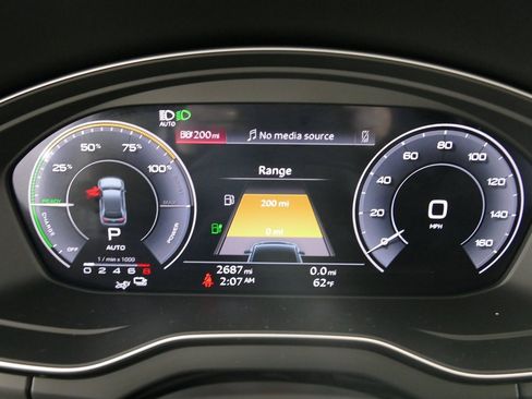 Used 2024 Audi Q5 e Premium w/ Convenience Package image 15