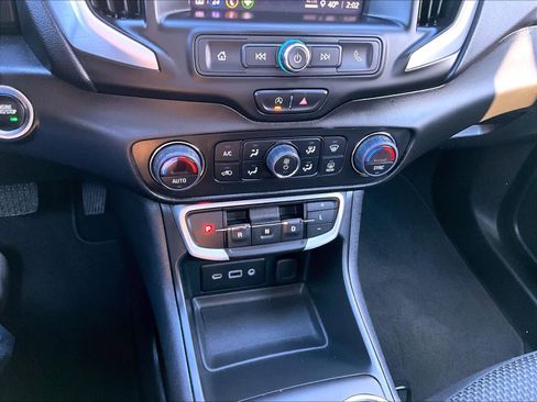 Used 2022 GMC Terrain SLE w/ Driver Convenience Package image 27