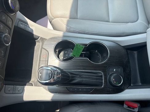 Used 2017 GMC Acadia SLT FWD image 34