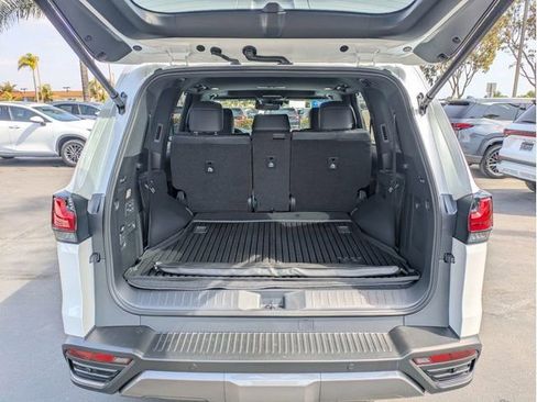 New 2026 Lexus LX 600 4WD w/ Luxury Package image 21