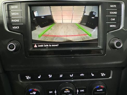 Used 2016 Volkswagen e-Golf SE image 22