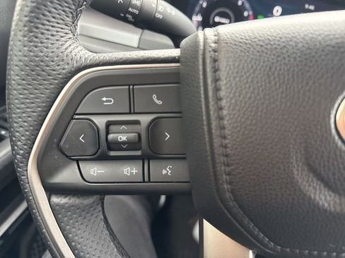 Used 2025 Toyota Tacoma TRD Sport AWD/4WD image 24