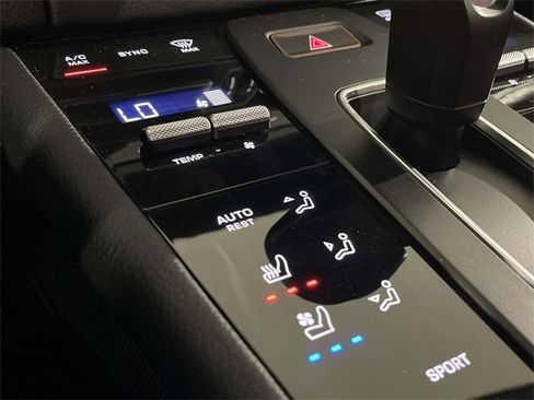 Used 2022 Porsche Macan image 33