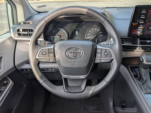 Used 2023 Toyota Sienna XLE image 25