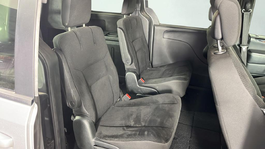 Used 2018 Dodge Grand Caravan SE FWD image 16