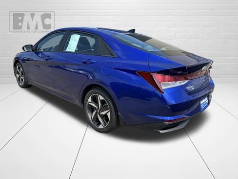 Used 2023 Hyundai Elantra SEL w/ Convenience Package FWD image 4