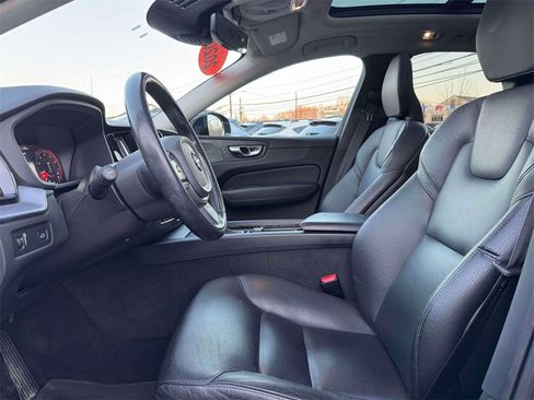 Used 2020 Volvo XC60 T5 Momentum w/ Protection Package Premier image 13