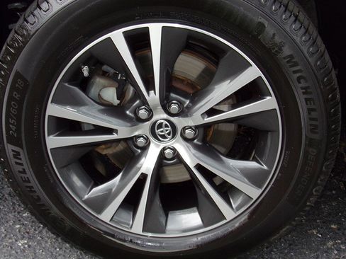 Used 2019 Toyota Highlander LE AWD/4WD image 19