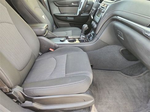 Used 2017 Chevrolet Traverse LT image 25