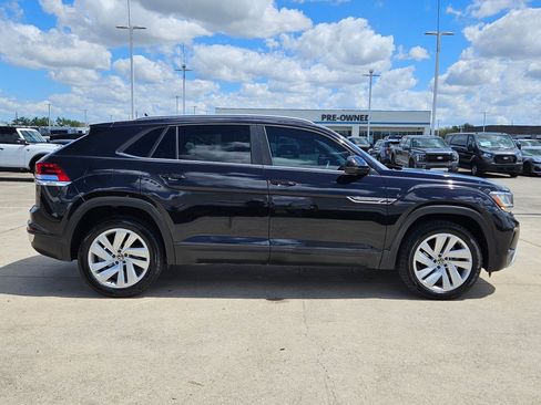 Used 2021 Volkswagen Atlas Cross Sport SE image 2