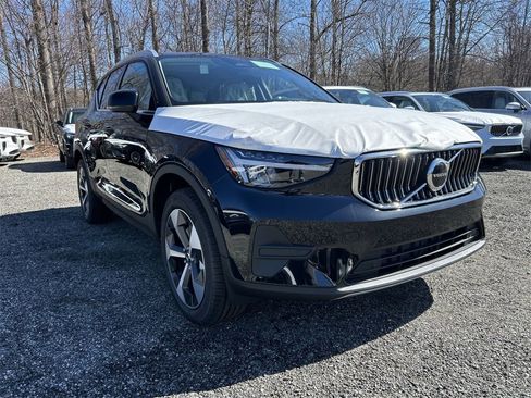 New 2025 Volvo XC40 B5 Core w/ Protection Package Premier image 2