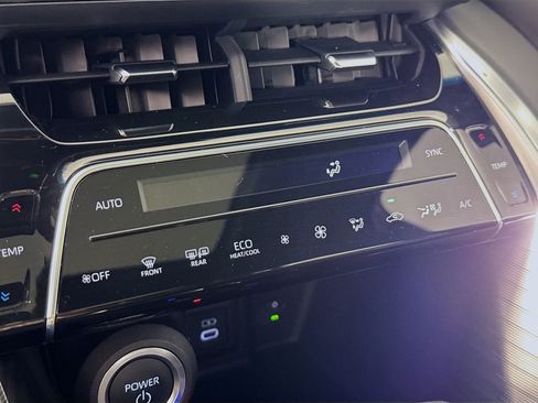 Used 2024 Toyota Venza Limited image 19