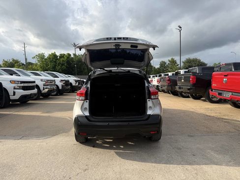 Used 2020 Nissan Kicks SV FWD image 35