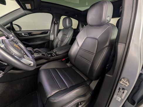 Certified 2022 Porsche Cayenne Coupe AWD/4WD image 5