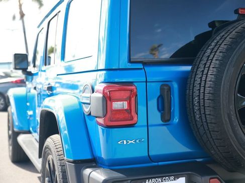 Used 2021 Jeep Wrangler Unlimited Sahara w/ Cold Weather Group AWD/4WD image 13