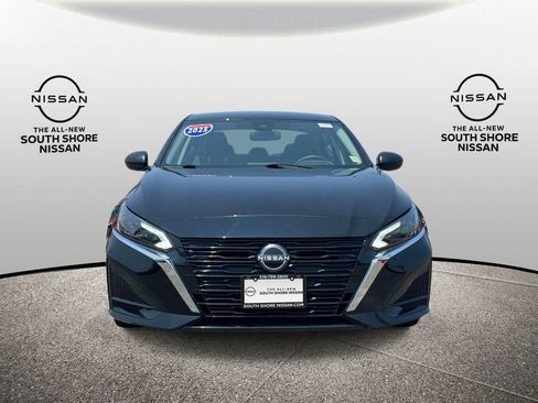 Used 2025 Nissan Altima 2.5 SV FWD image 2