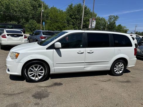 Used 2014 Dodge Grand Caravan SXT w/ UConnect Hands-Free Group FWD image 3