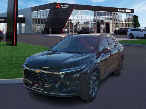 Used 2025 Chevrolet Trax LT image 1