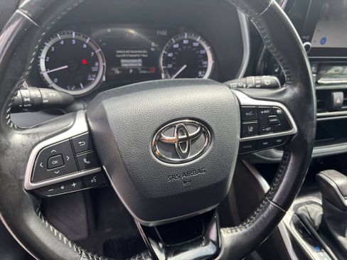 Used 2024 Toyota Highlander XSE FWD image 29