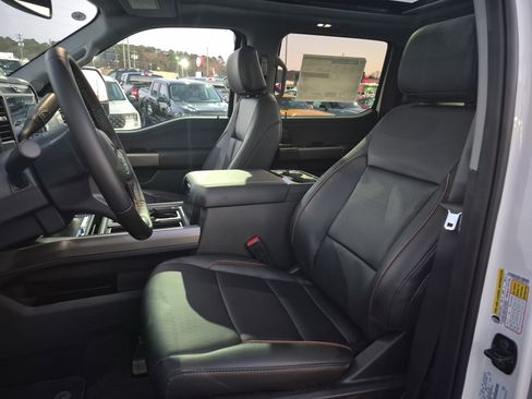 New 2026 Ford F250 Lariat w/ Black Appearance Package image 17