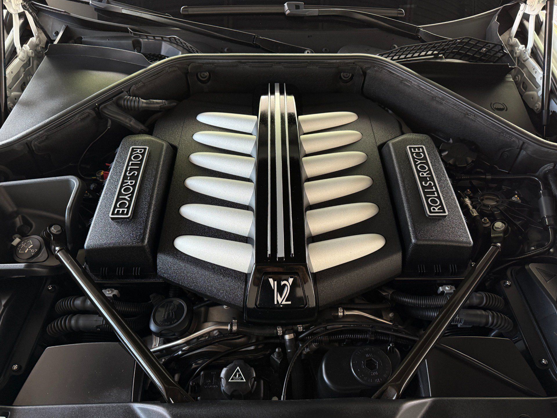Used 2011 Rolls-Royce Ghost RWD image 39
