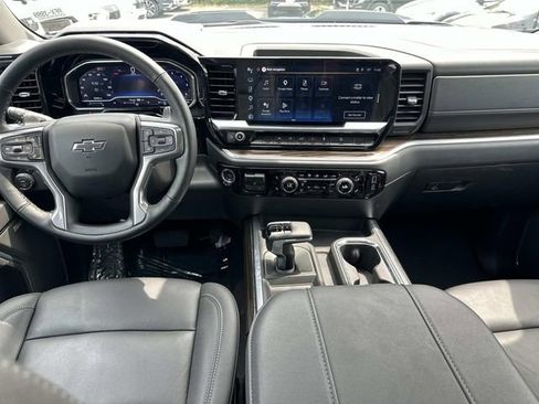 Used 2025 Chevrolet Silverado 1500 LT Trail Boss w/ Convenience Package II AWD/4WD image 19