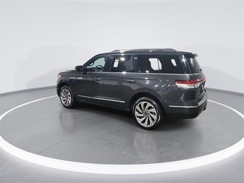 Used 2024 Lincoln Navigator Reserve w/ Equipment Group 201A image 6