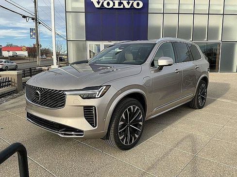 New 2026 Volvo XC90 T8 Plus w/ Protection Package Premier AWD/4WD image 3