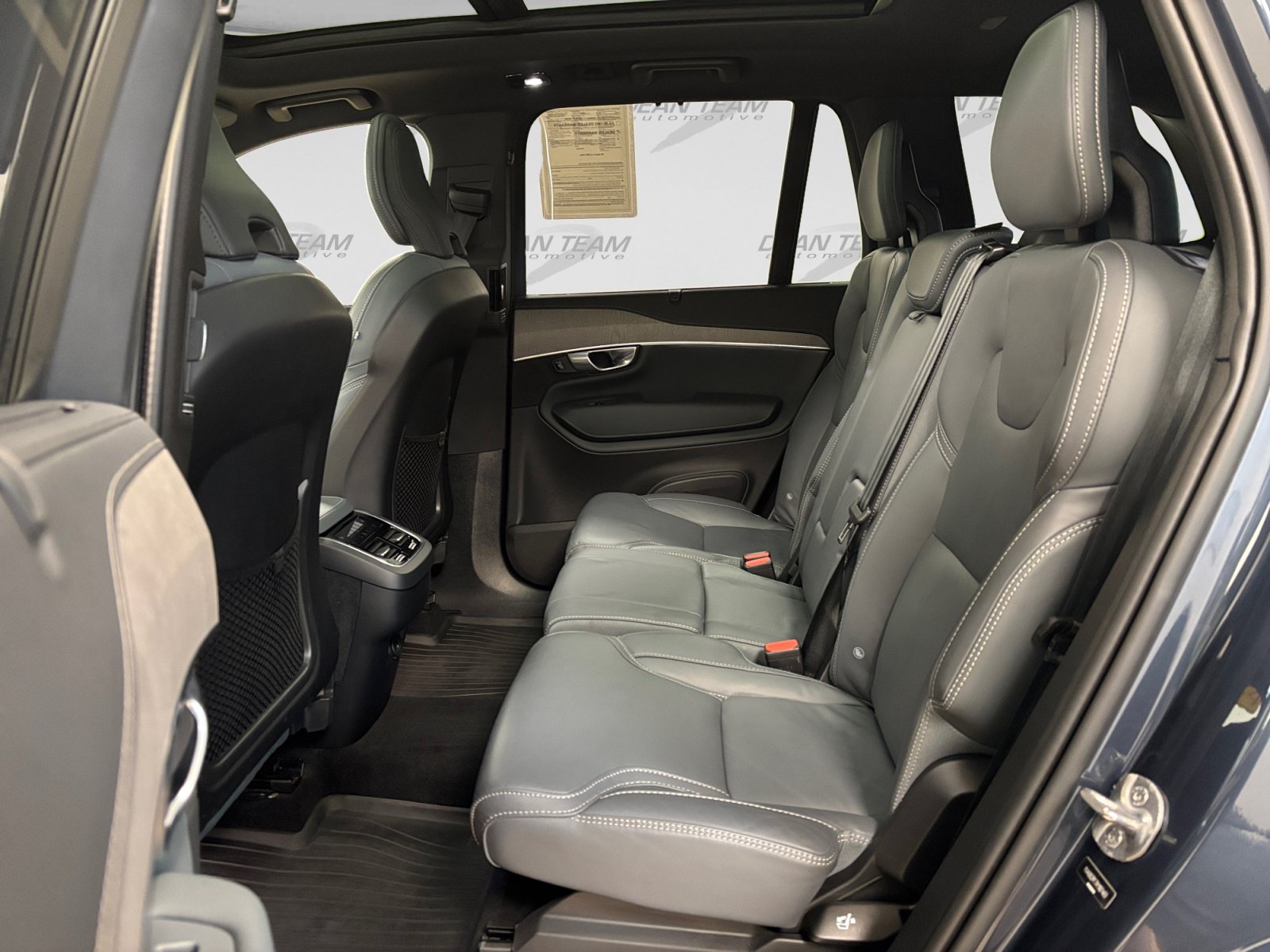 Used 2024 Volvo XC90 B6 Ultimate w/ Protection Package Premier AWD/4WD image 11